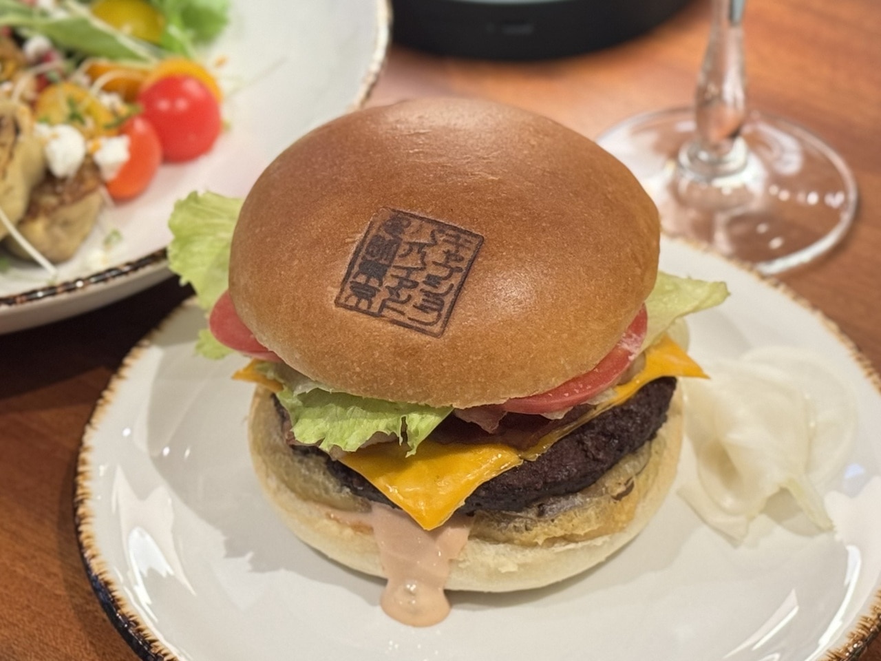 「キャプション by Hyatt 兜町 東京」ハンバーガー