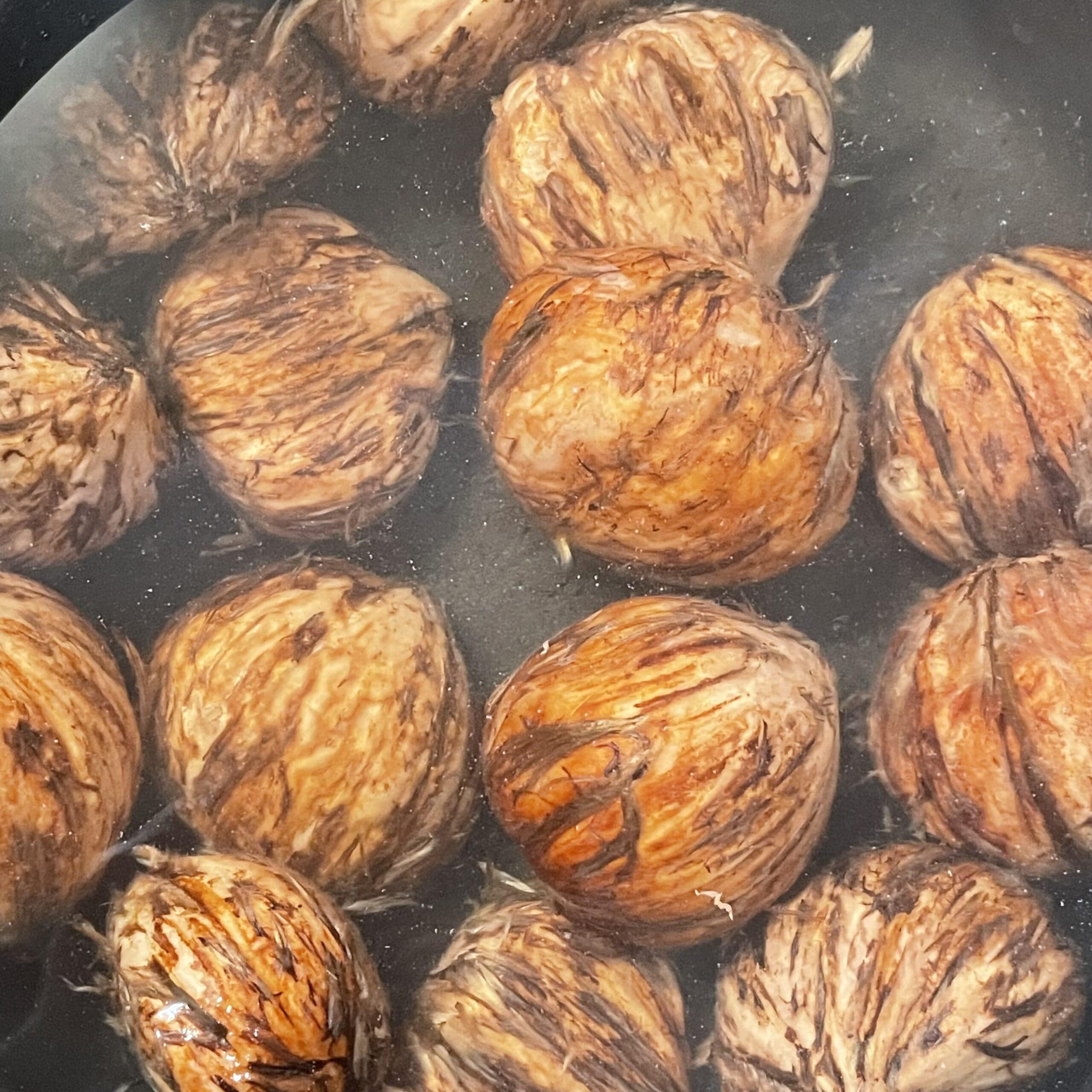 渋皮栗を茹でている途中の写真