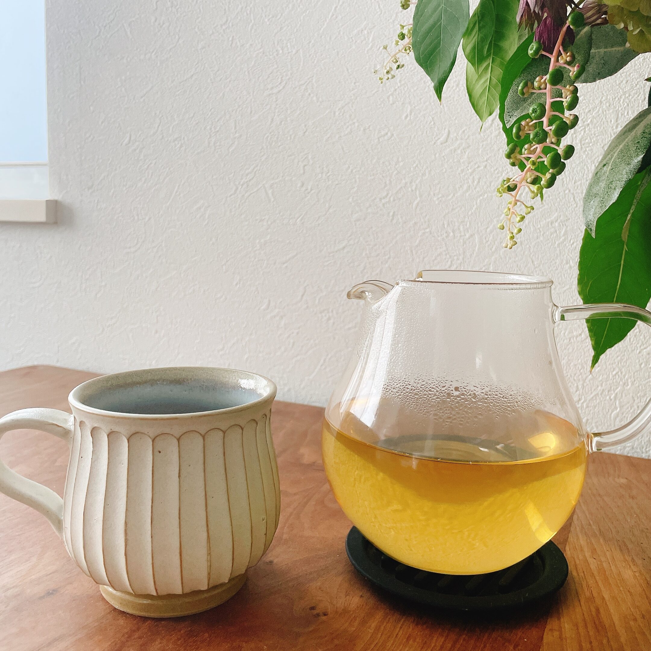 ティーポットとマグカップ