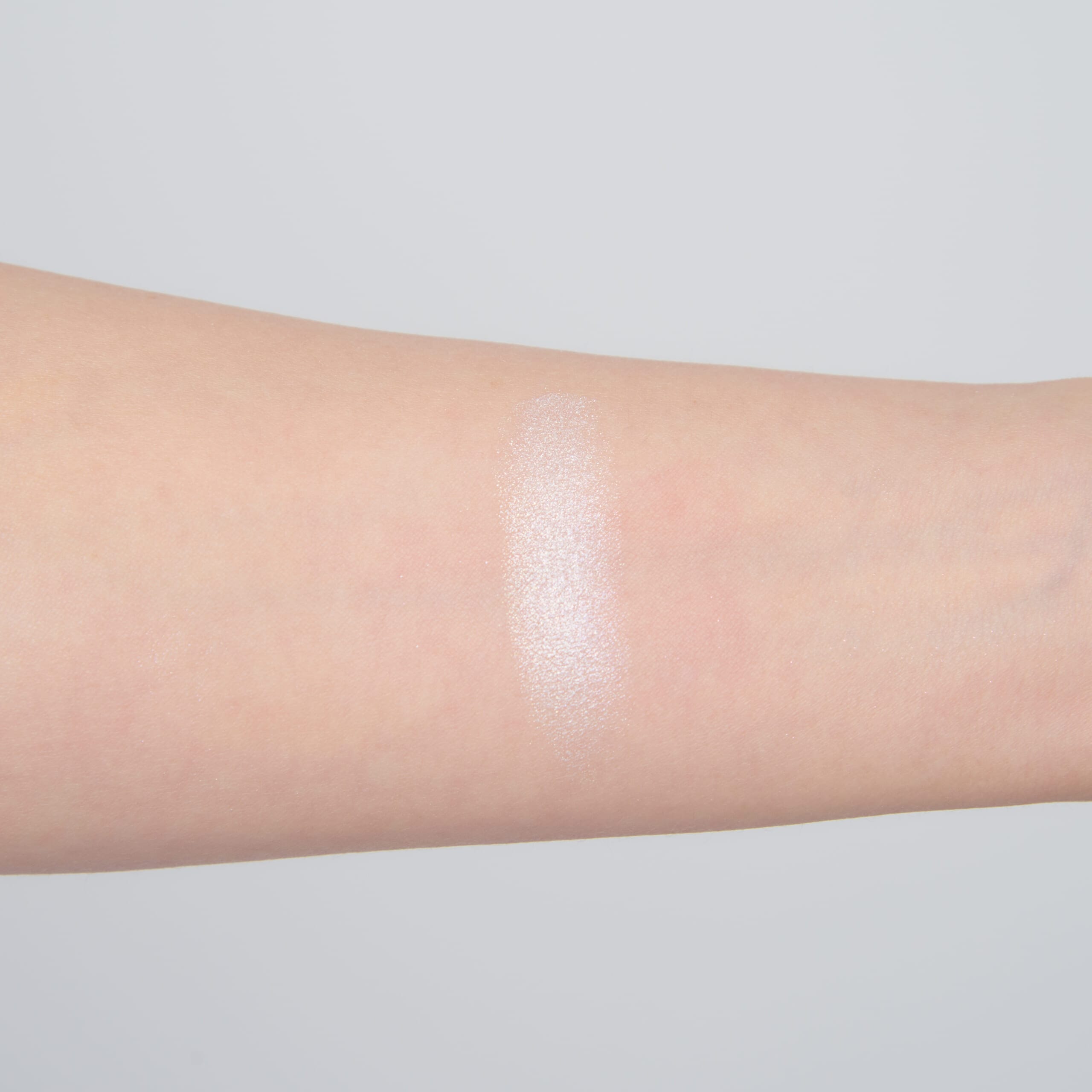 限定色 【SP3 スノーファンタジー】の4色をミックスして肌にのせたところ。