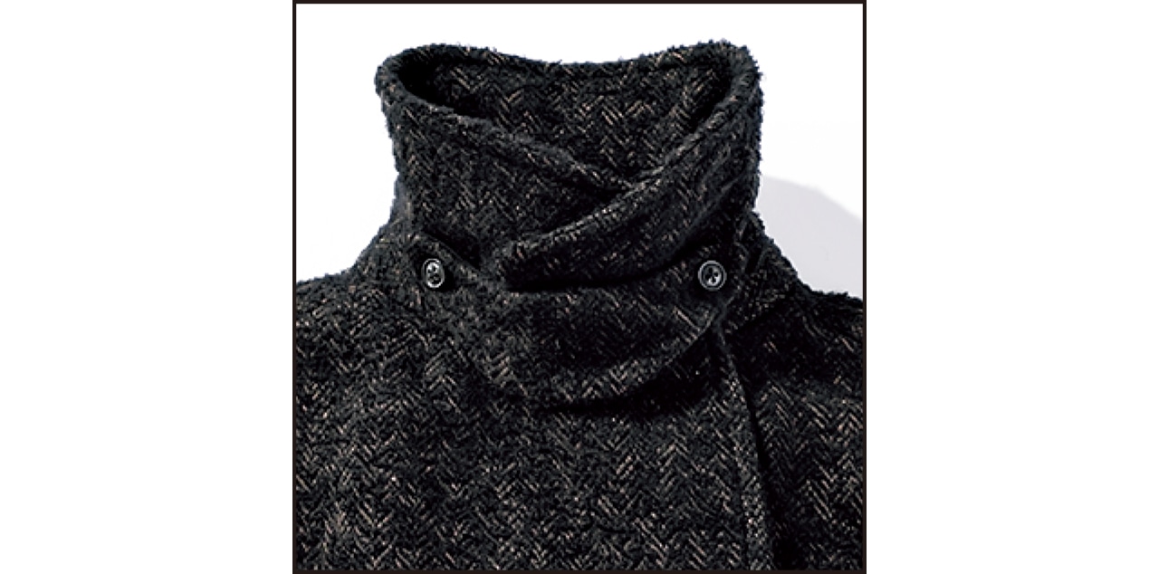 衿元をしっかり閉じられるチンストラップ付きで、強風の日も安心。