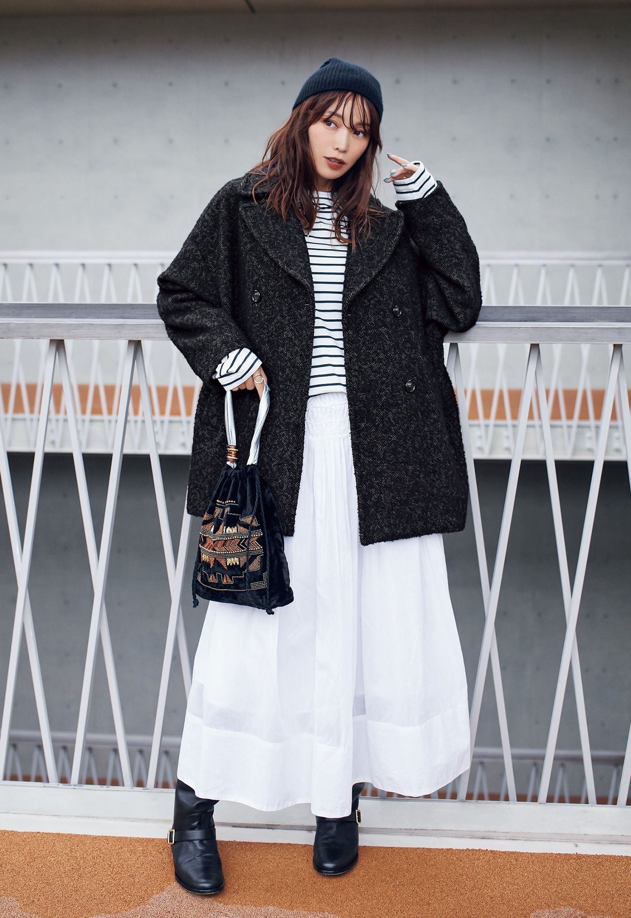 蛯原友里さんのTICCA（ティッカ）ミックスツイードピーコートのコーデ