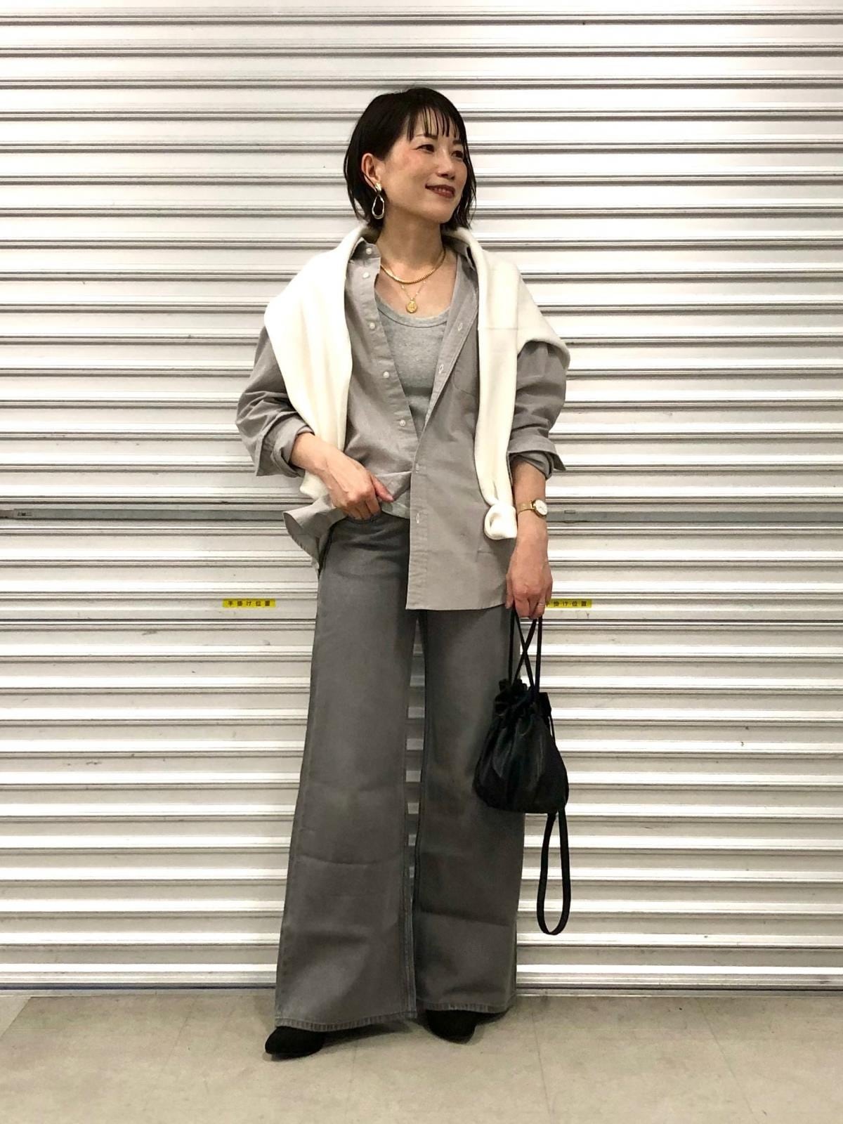 ユニクロ オックスフォードシャツ　グレーを使ったコーデ