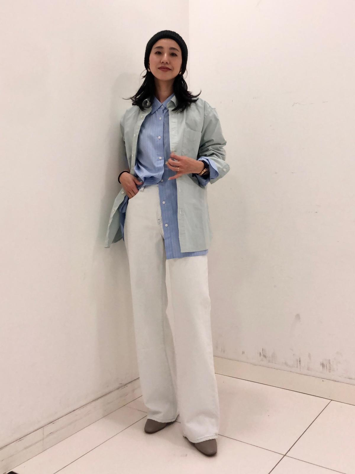 ユニクロ オックスフォードシャツ　シャツのレイヤードコーデ