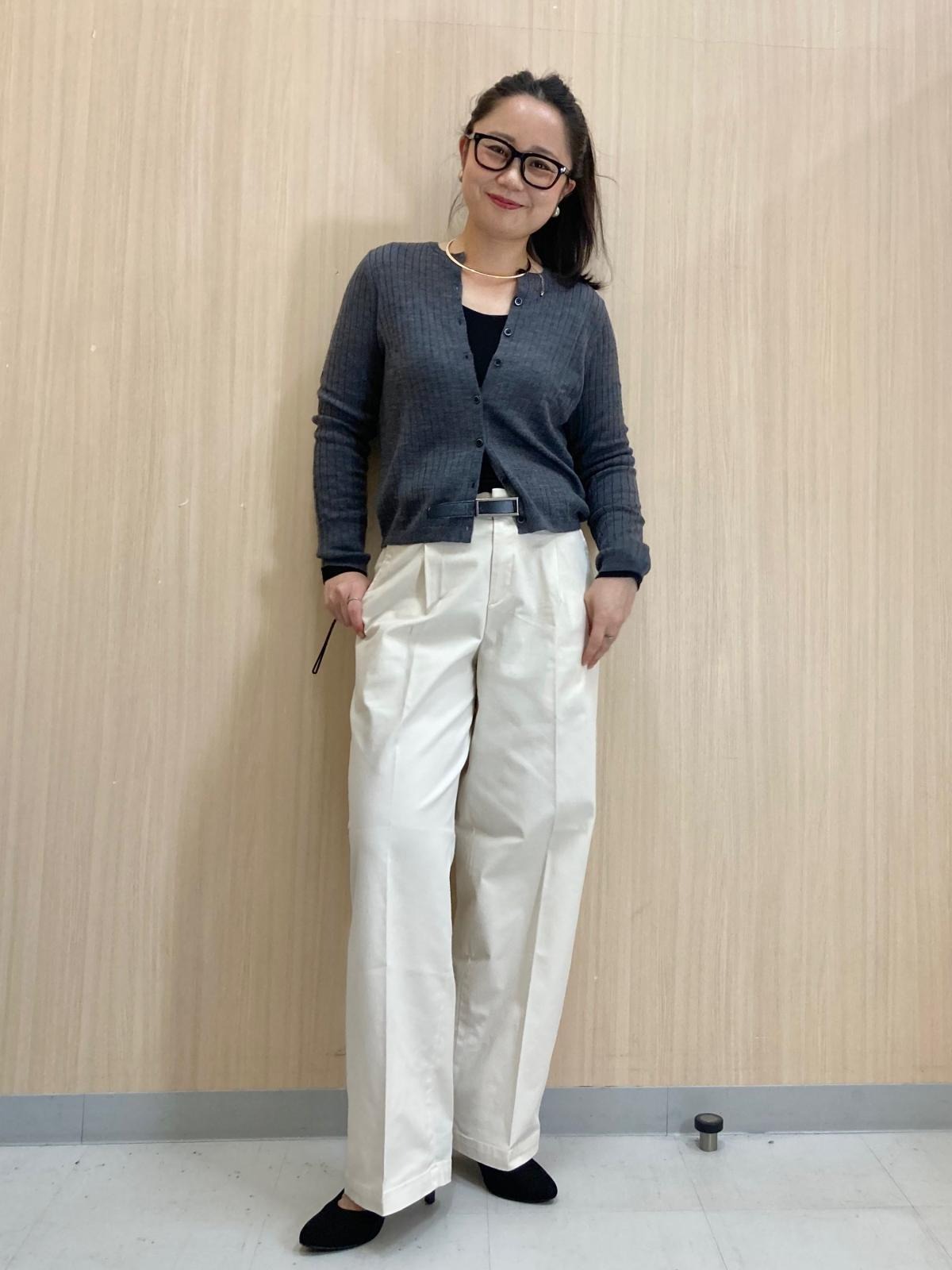 メリノリブクルーネックショートカーディガン グレーのコーデ