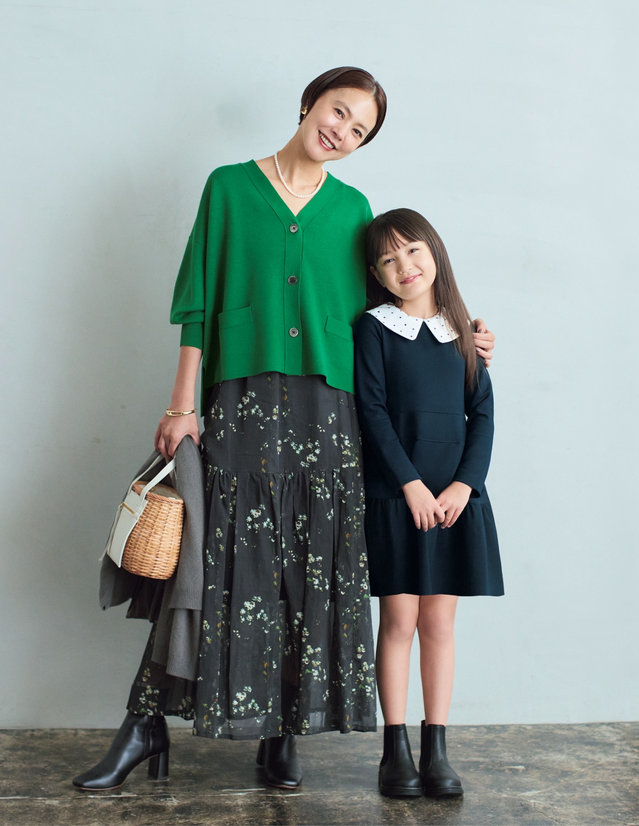 浅見れいなさんのLEE限定 IÉNA（イエナ）【洗える】【LEE別注】スーパーファインスムースショートカーディガン グリーンのコーデ＆サラ NさんのLEE限定 IÉNA ENFANT（イエナ アンファン）【洗える】【LEE別注】３wayエトワールワンピースのコーデ