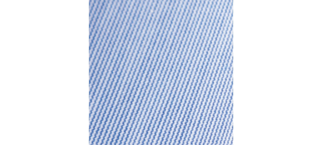 ハケ目のような織り柄が入った「ブルー」。ともに超長綿100％のブロード生地です。