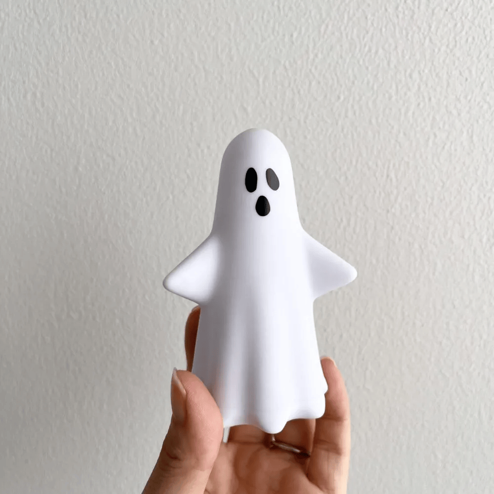 カルディ「ハロウィンミニオバケライト」手に持ったところ