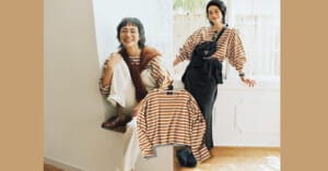 ＼白VS.黒／定番ブラウンの洗練コーデ対決！着回し