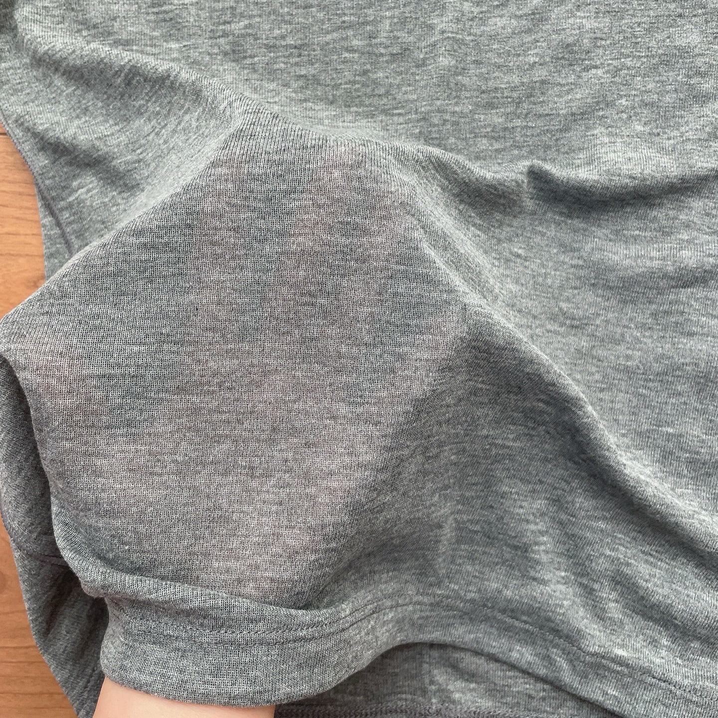 GU ソフトシアークルーネックT