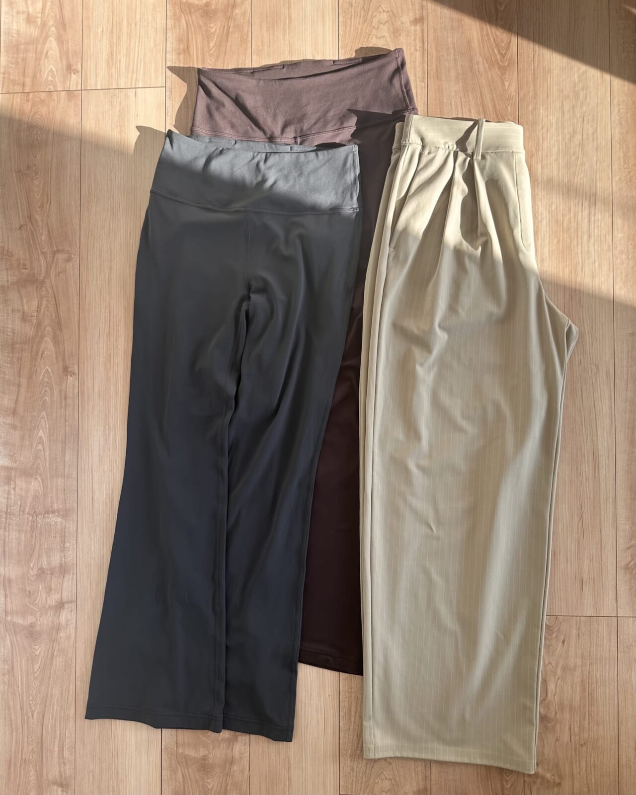 ルルレモンのパンツが最強】フレアレギンスを3色買い！オフィス