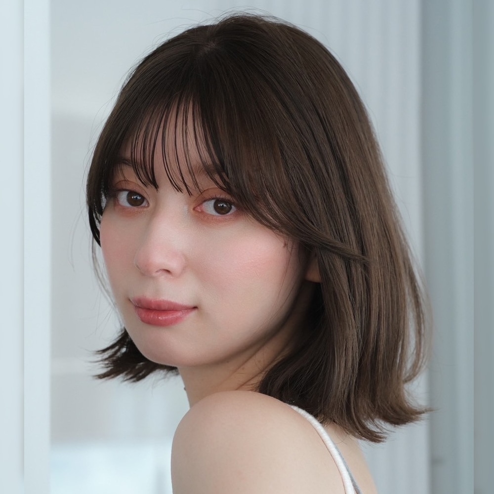 乾燥する秋冬におすすめな内巻きボブ　ナチュラルにまとまる、ツヤ髪ブラウンカラー　アザーカット02