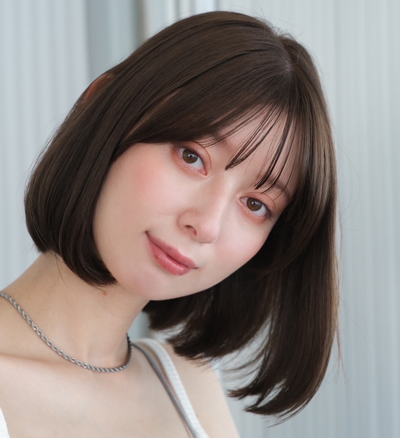 乾燥する秋冬におすすめな内巻きボブ　ナチュラルにまとまる、ツヤ髪ブラウンカラー　メインカット