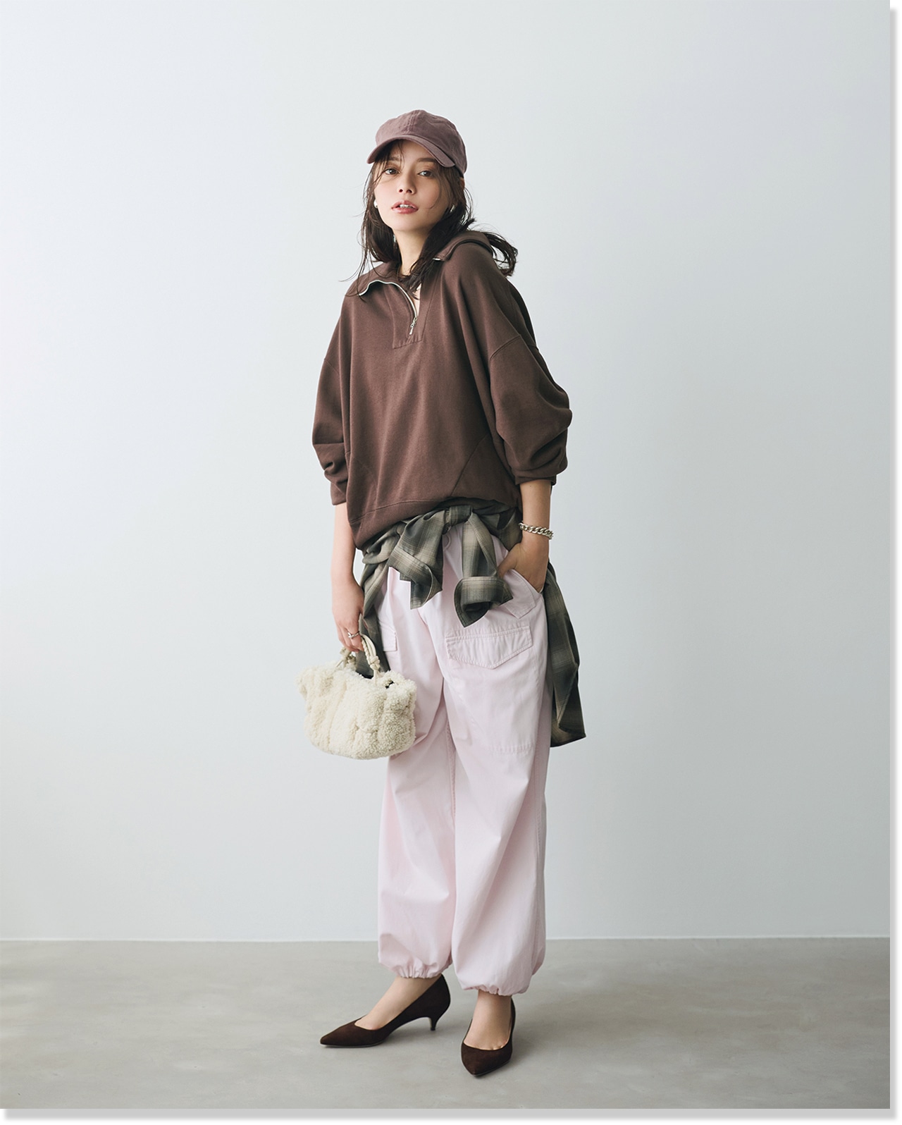 LEE11月号『ブラウンがあれば「きれい色」は簡単です！』のブラウンコーデ