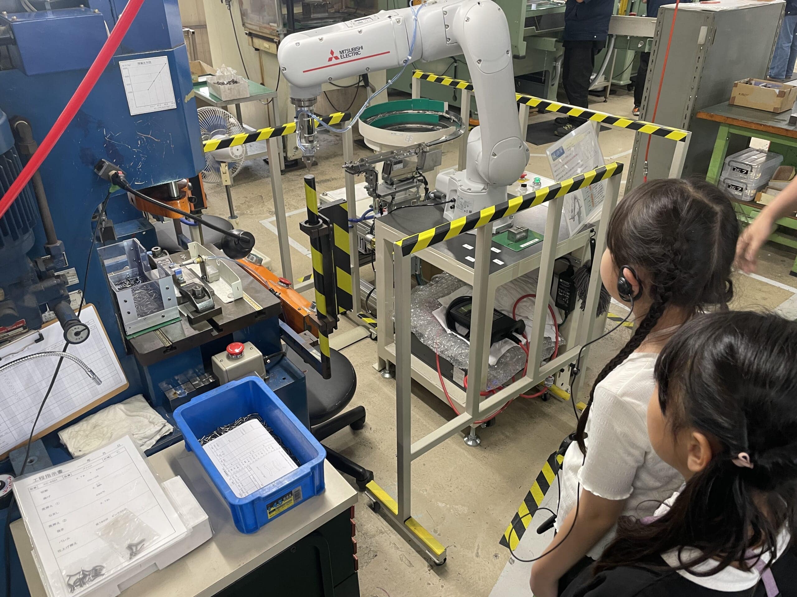 ブリッジの自動山曲げ機