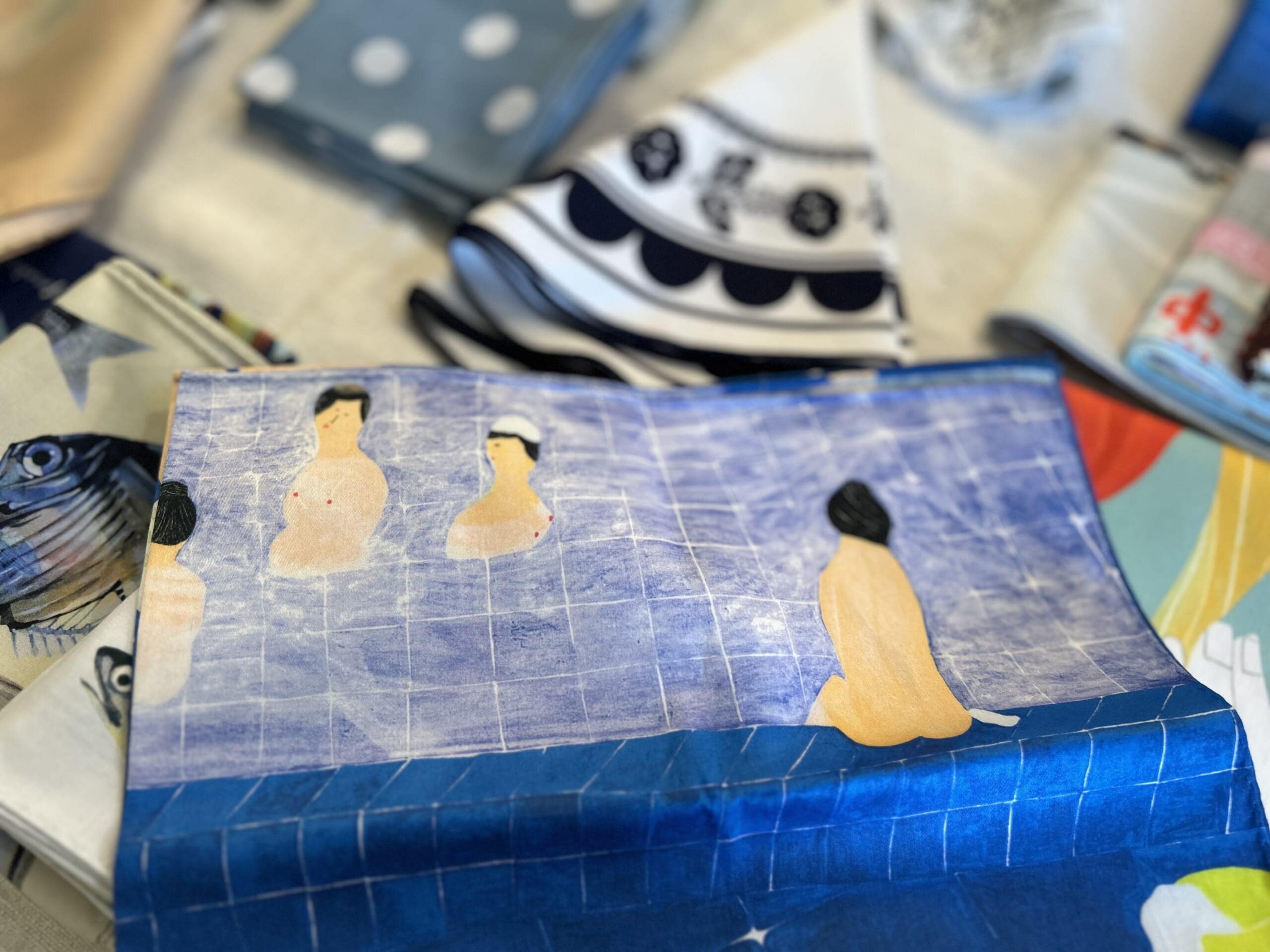 イラストレーター村田善子さんのオシャレな面白いハンカチ。