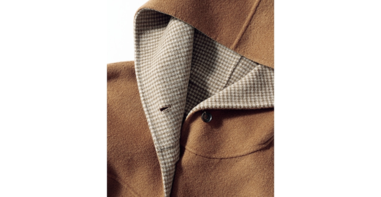 ベージュ×白の千鳥格子は、コーデしやすいまろやかな色合い。