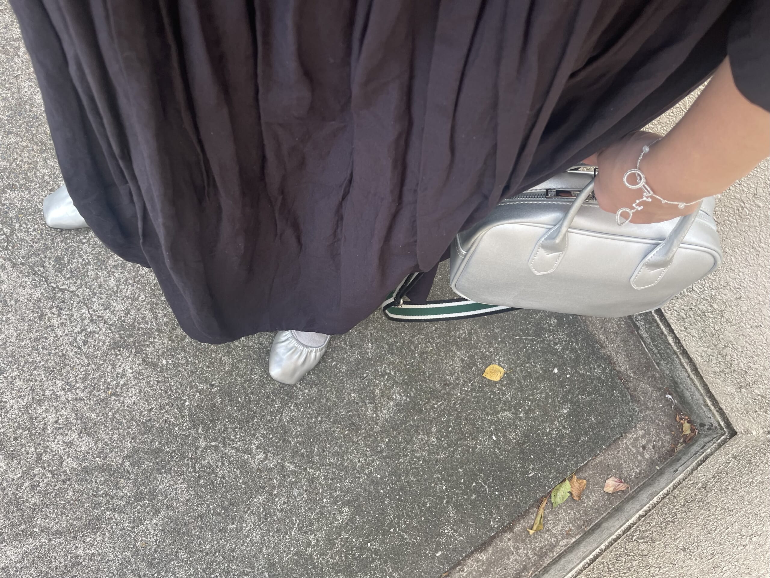 40代女性の2025年10月初旬コーデ、足元写真【その1】