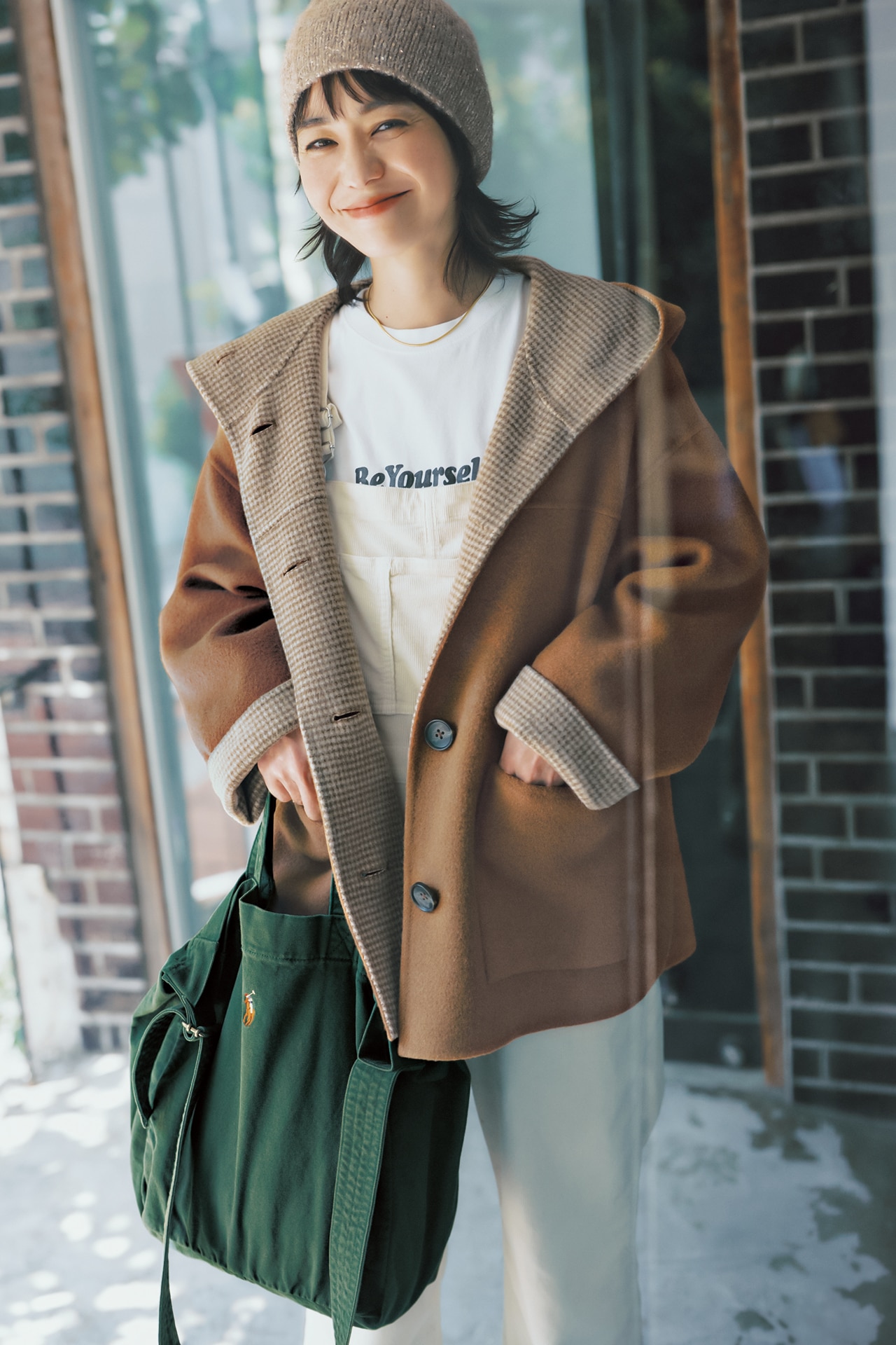 竹下玲奈さんの12closet（トゥエルブクローゼット）ミドル丈リバーコートのコーデ