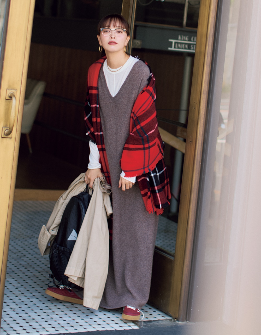 【SALON adam et ropé(サロン アダム エ ロペ)】のニットワンピース コーデ蛯原友里さん