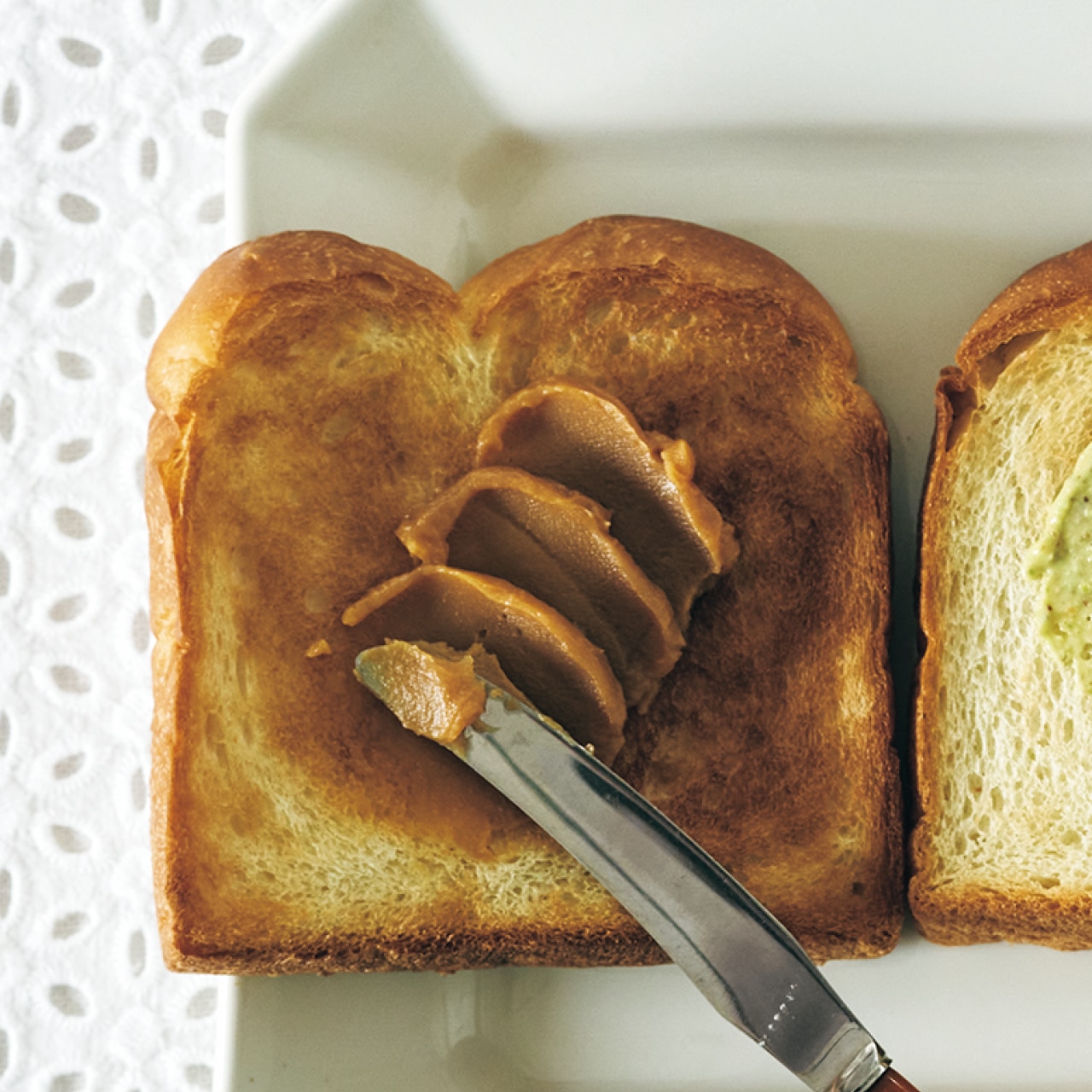 トーストに塗ったAfternoon Tea TEAROOM チャイジャム