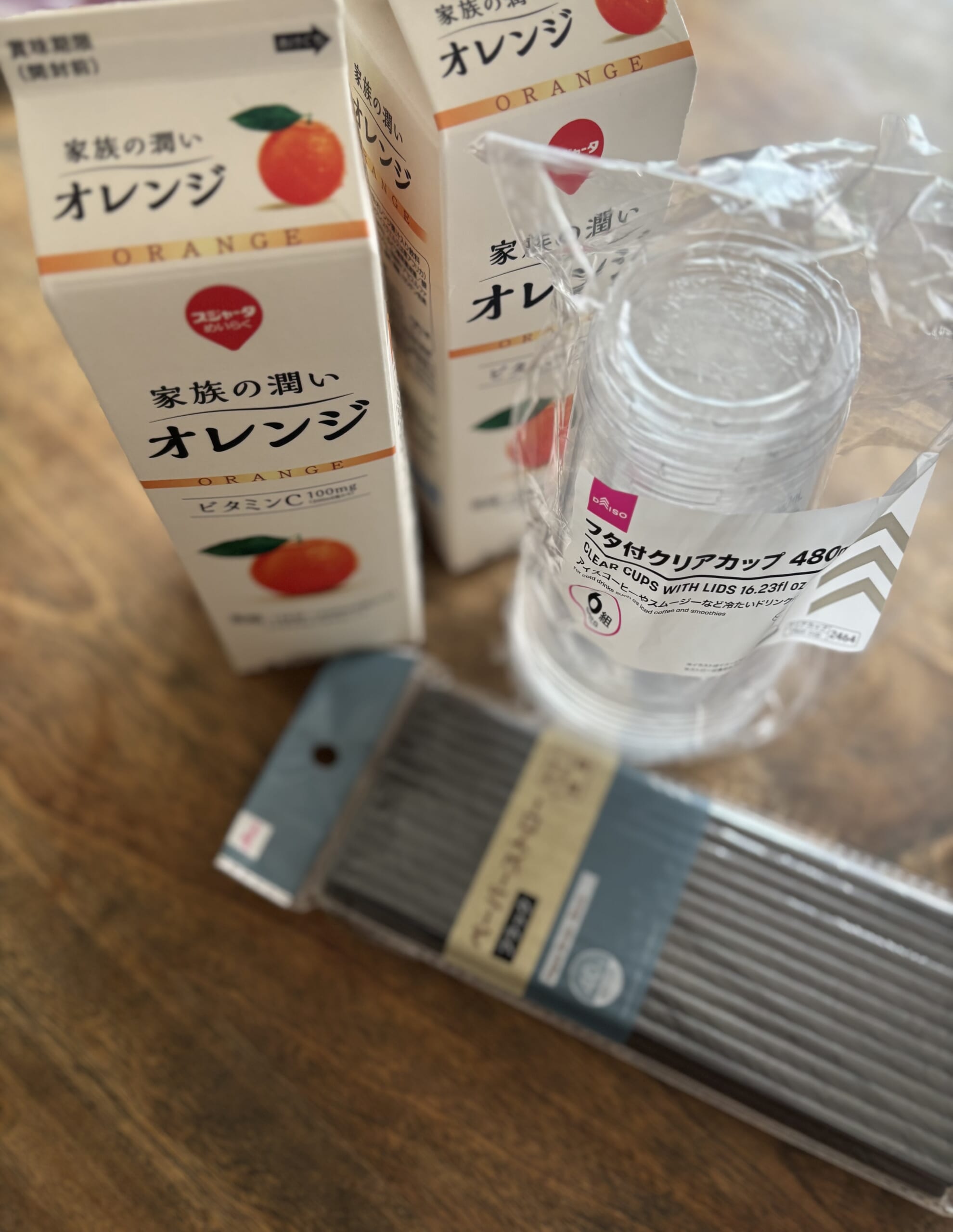 ダイソー　フタ付きクリアカップ