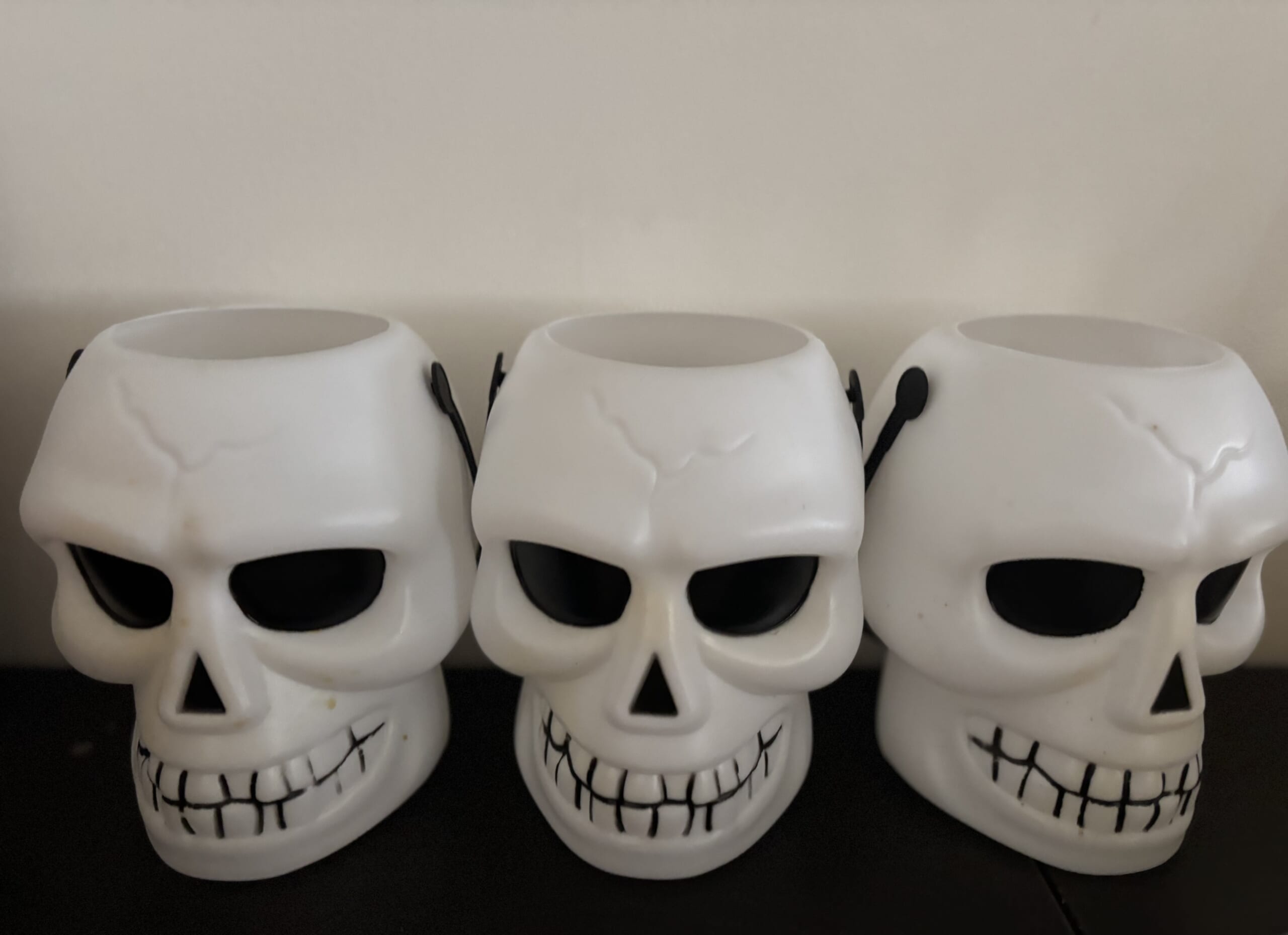 ハロウィン　ダイソーのどくろモチーフバケツ