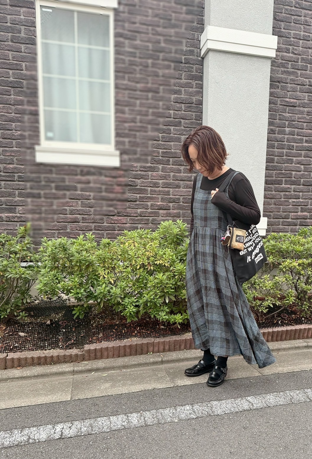 スタイリスト徳永千夏さん愛用 GUソフトシアークルーネックT　　黒を着用のカット