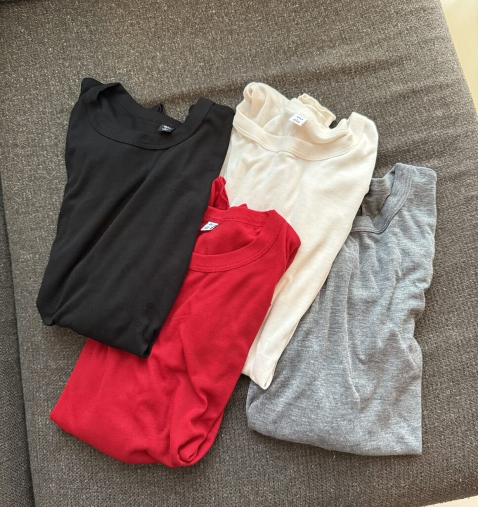 スタイリスト徳永千夏さん愛用 GUソフトシアークルーネックT　４色色違いで購入