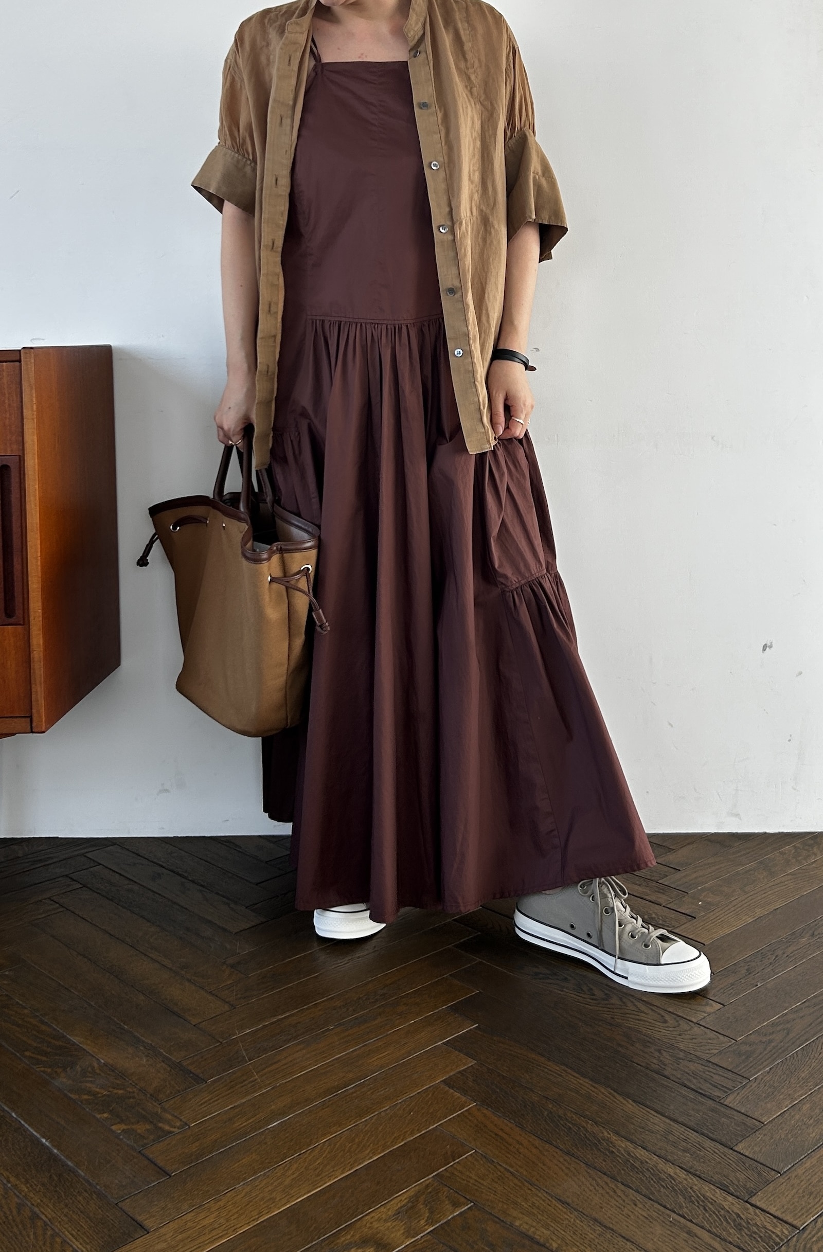 レア　新品　co+feコフェ　コンポート　ハグオーワー雅姫　アスティエ コンバース】新作グレージュスニーカーが秋のブラウンコーデに大