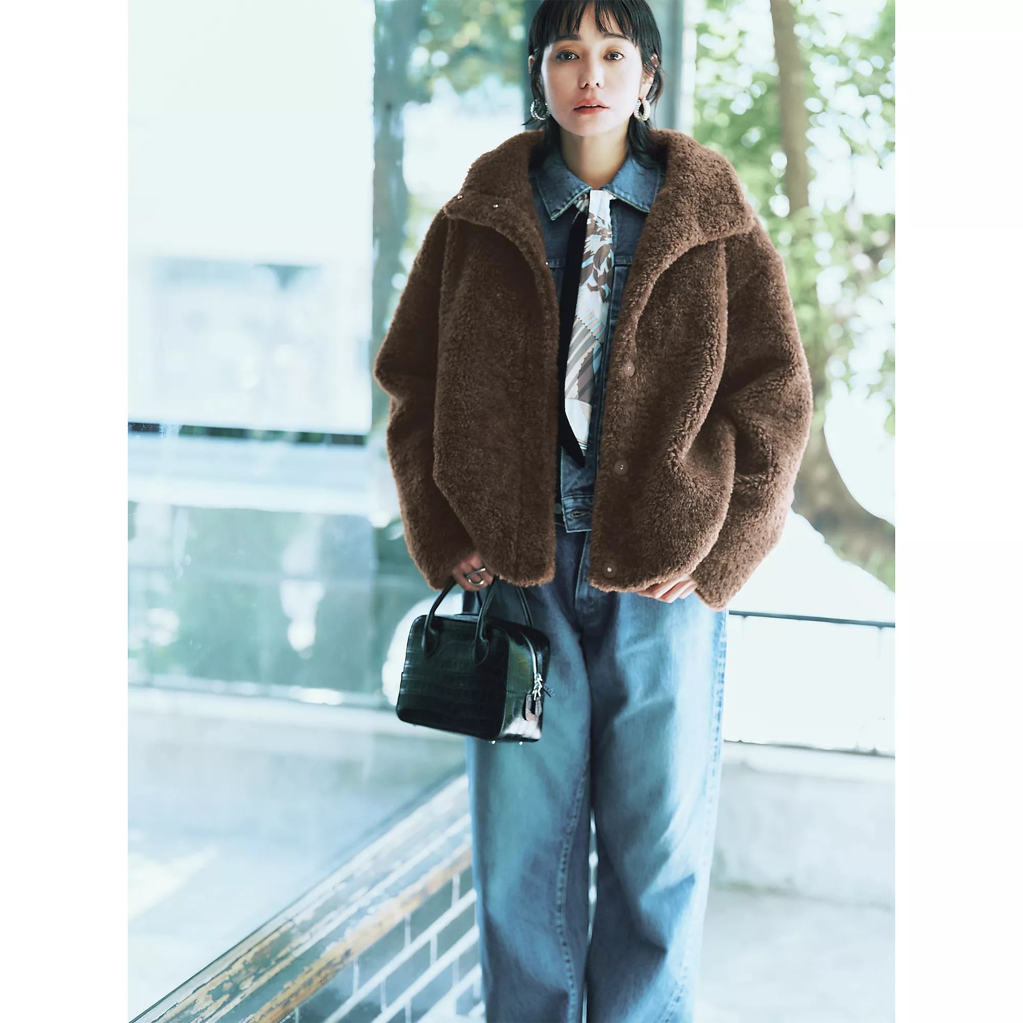 "MICA & DEAL
stand collar boa bz
￥38,500"　ボアブルゾン　モデル着用　正面