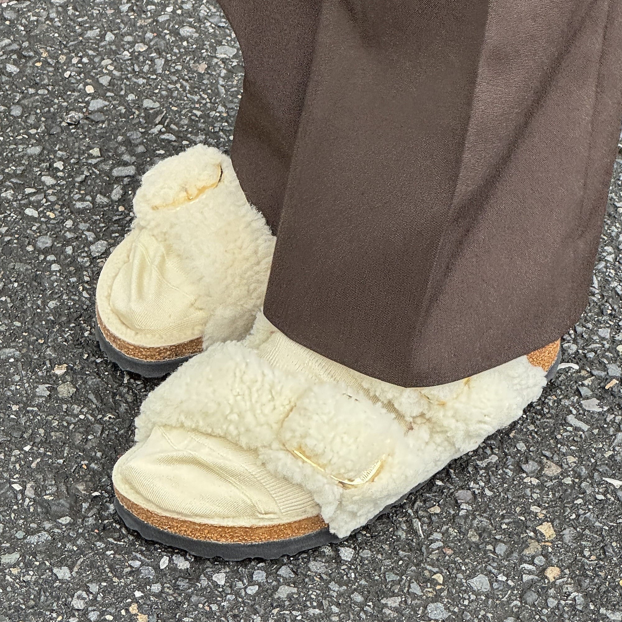 "BIRKENSTOCK
Arizona Big Buckle Teddy
￥29,700"　EGGSHELL