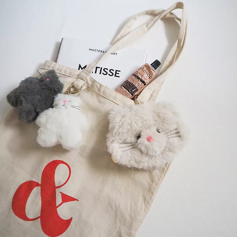 "JoliJoli
チャームポーチ
￥3,300"　ネコ　ふわふわ　ポーチ　キーホルダー