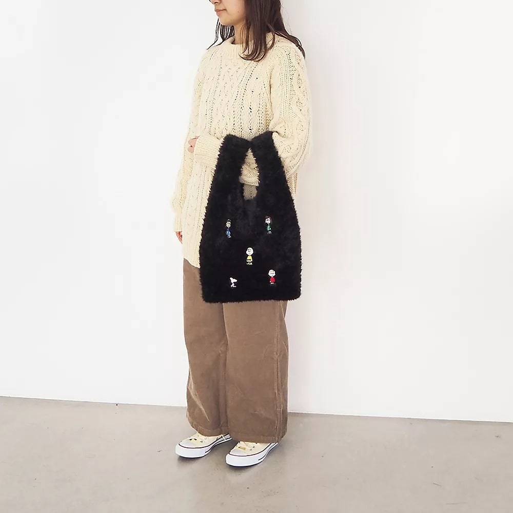 "HEMING’S
【PEANUTS】ファーショッパートート
￥5,390"　スヌーピー　ふわふわ　バッグ　ブラック