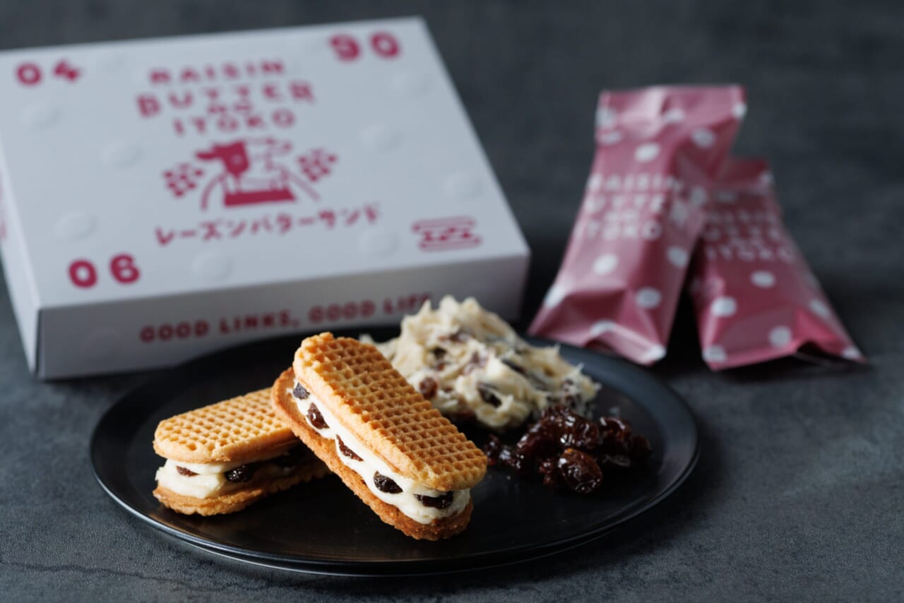 バターのいとこ　レーズンバターサンドをお皿に並べたところ