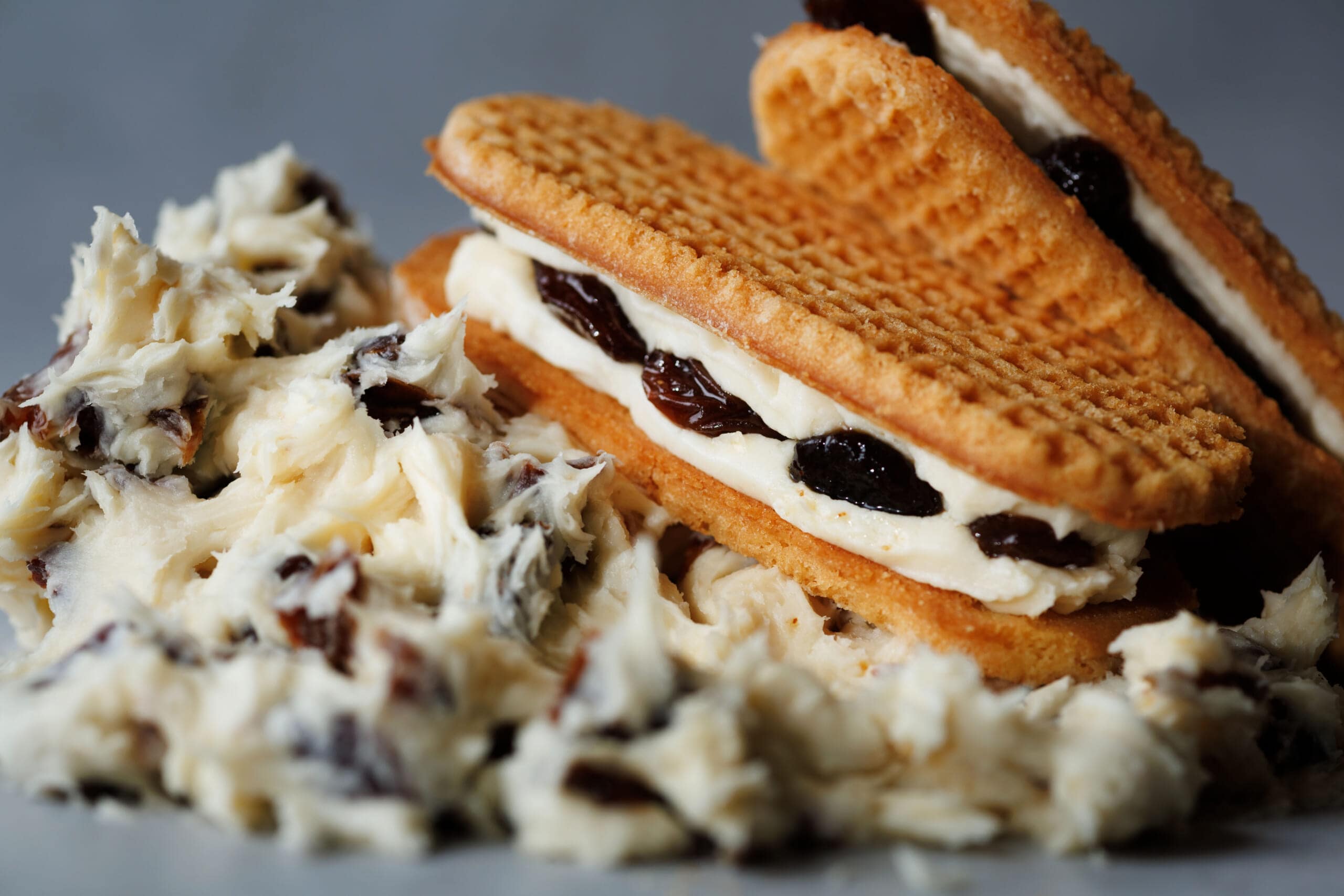 バターのいとこの新商品レーズンバターサンド