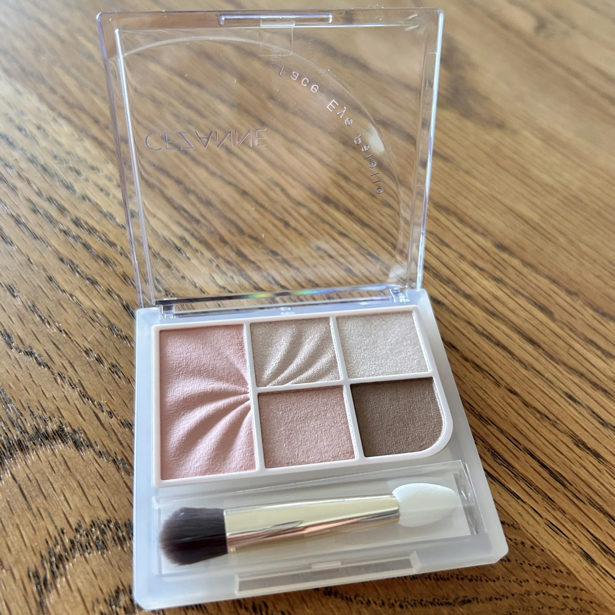 セザンヌ「フェイスアイパレット 01ピュアコーラル」商品