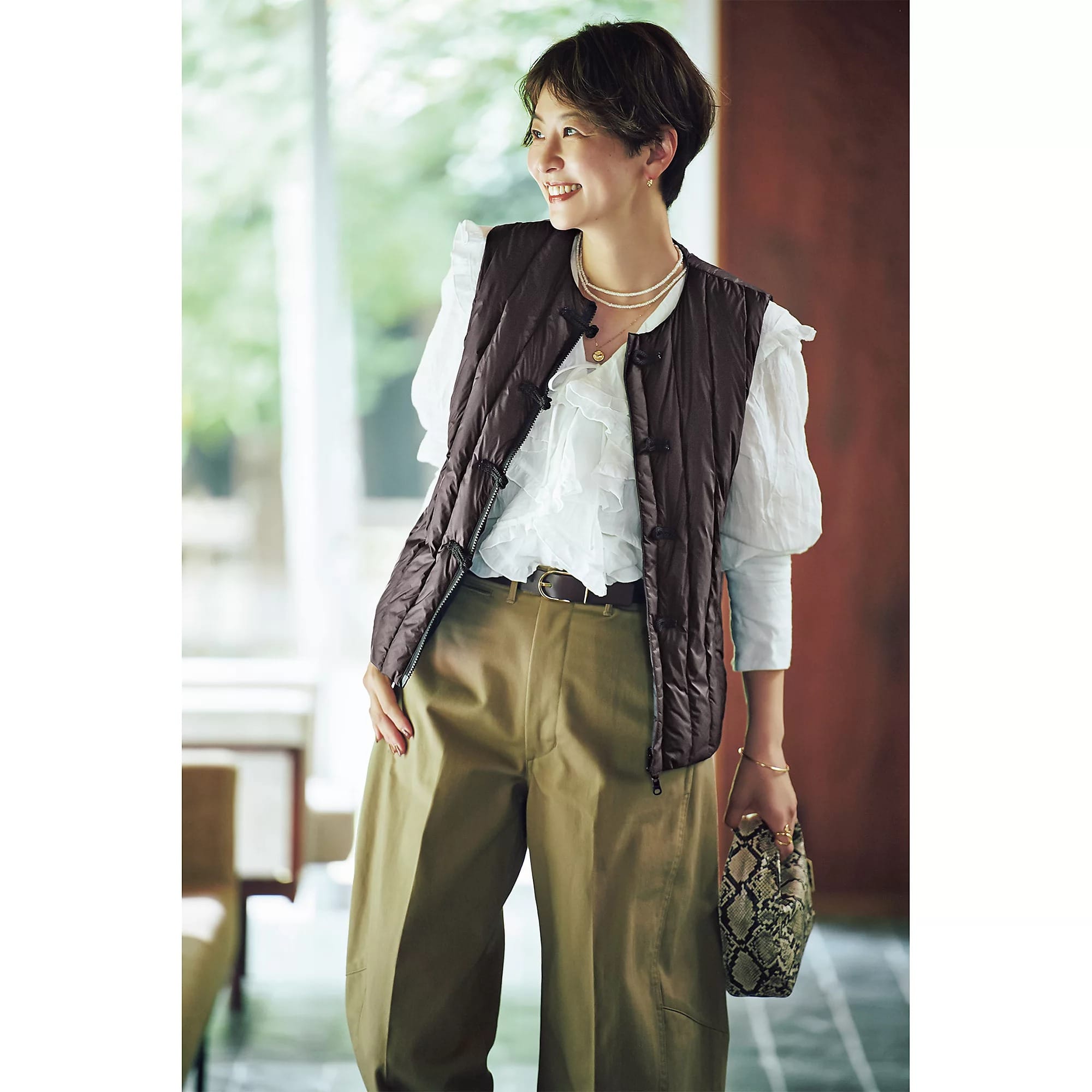"TAION
【五明祐子さんコラボ】【洗える】REVERSIBLE CHINA BUTTON INNER DOWN VEST
￥11,000"　五明さん着用