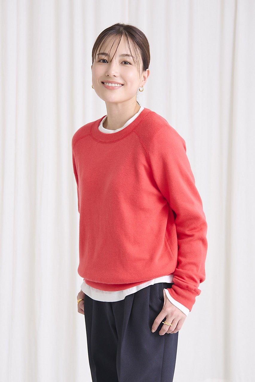 "IENA
【洗える】スイビスムースプルオーバー
￥18,700"　モデル着用