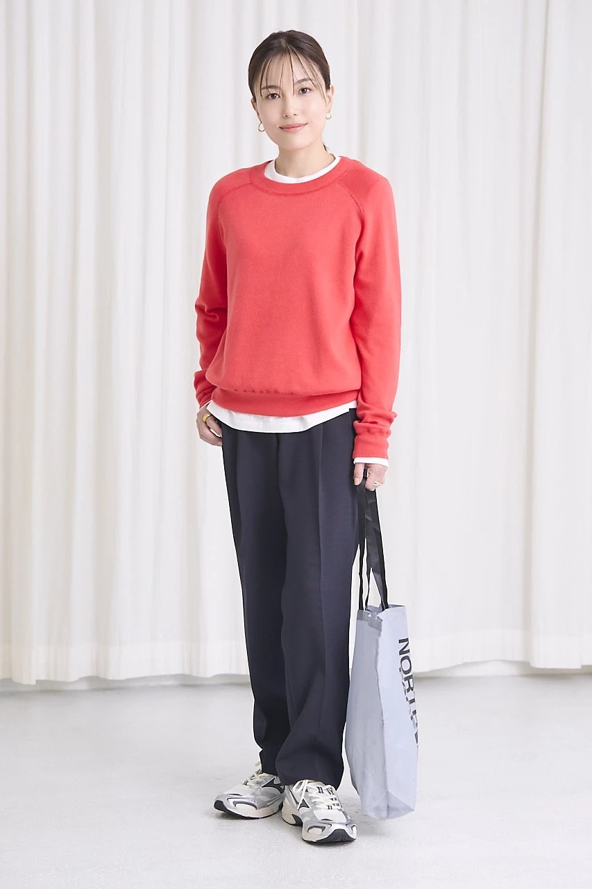 "IENA
【洗える】スイビスムースプルオーバー
￥18,700"　モデル着用