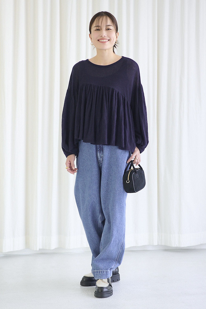 "Curensology
【LEE別注】フラッフィーギャザーニットプルオーバー
￥34,100"　モデル着用