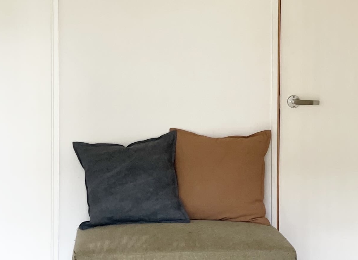 クッションカバーを玄関に◎｜LOSKA | LEE