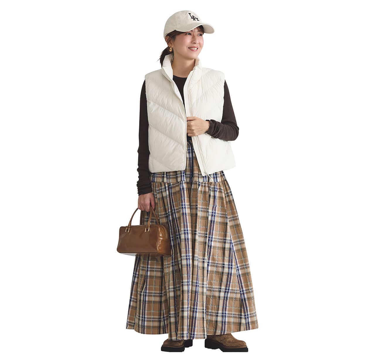 パフテッククロップドベストのコーデ 伊藤真知さん