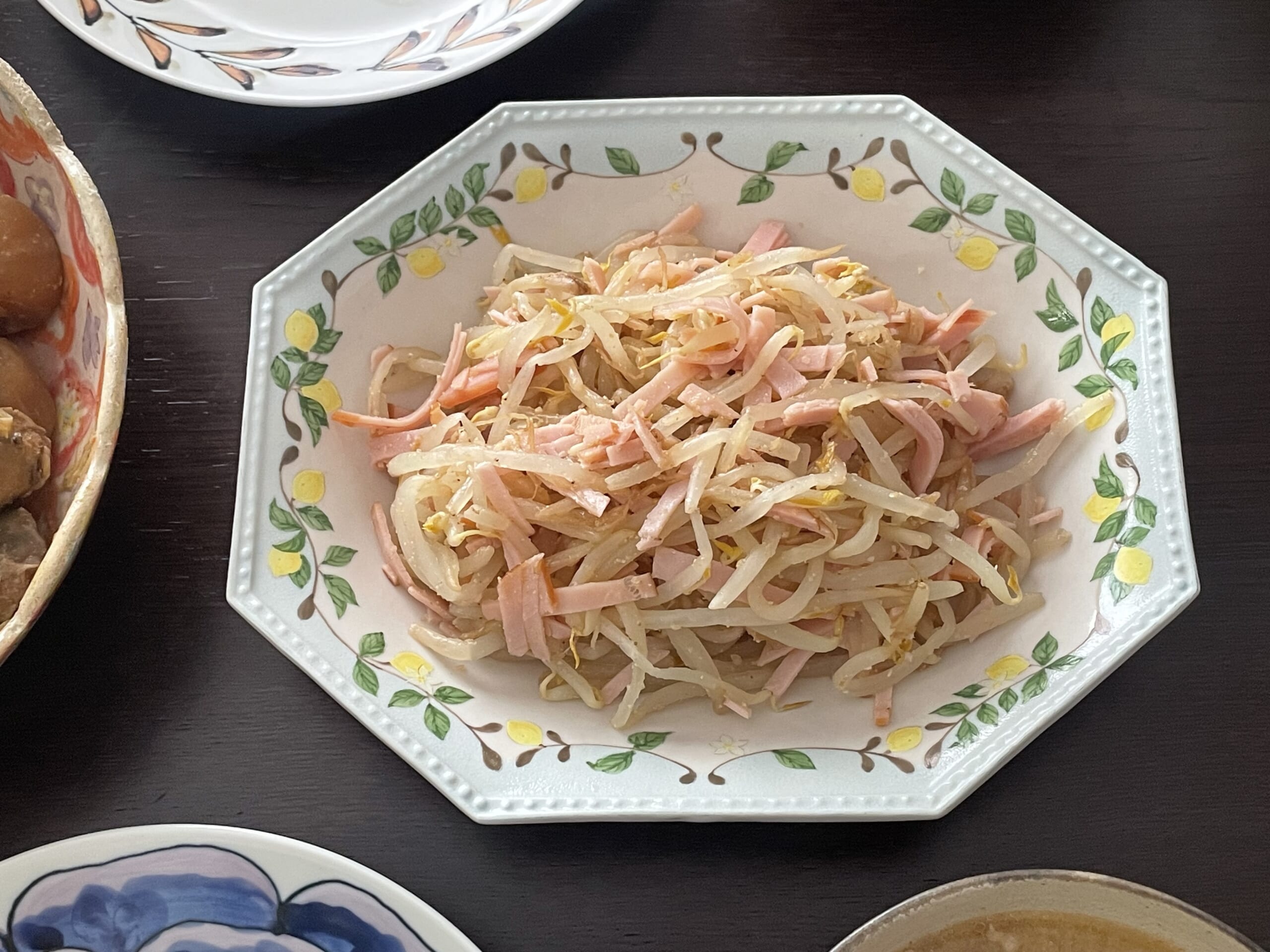 ぐっち夫婦のレシピ「もやしとハムの中華ナムル」を40代主婦が作ってみた写真。