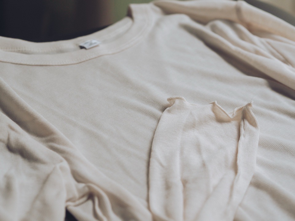 GUのソフトシアークルーネックTのナチュラル