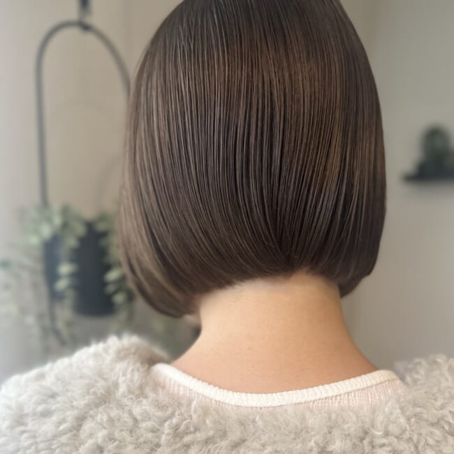 30代ママ　ボブ　前下がりパツッとボブ