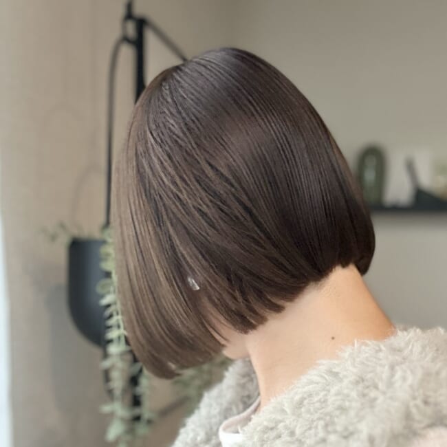 30代ママ　ボブ　前下がりパツッとボブ