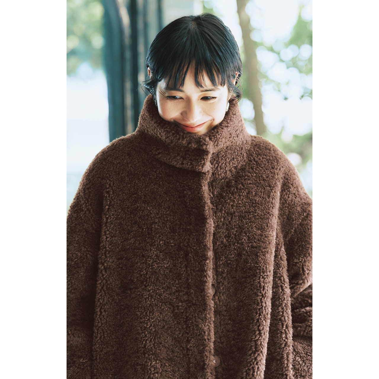 前を留めるとスタンドカラーに！