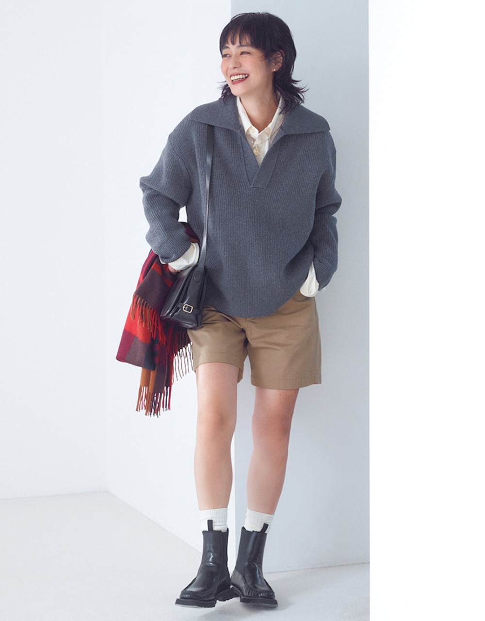 シャツ×スキッパーの重ねワザコーデ