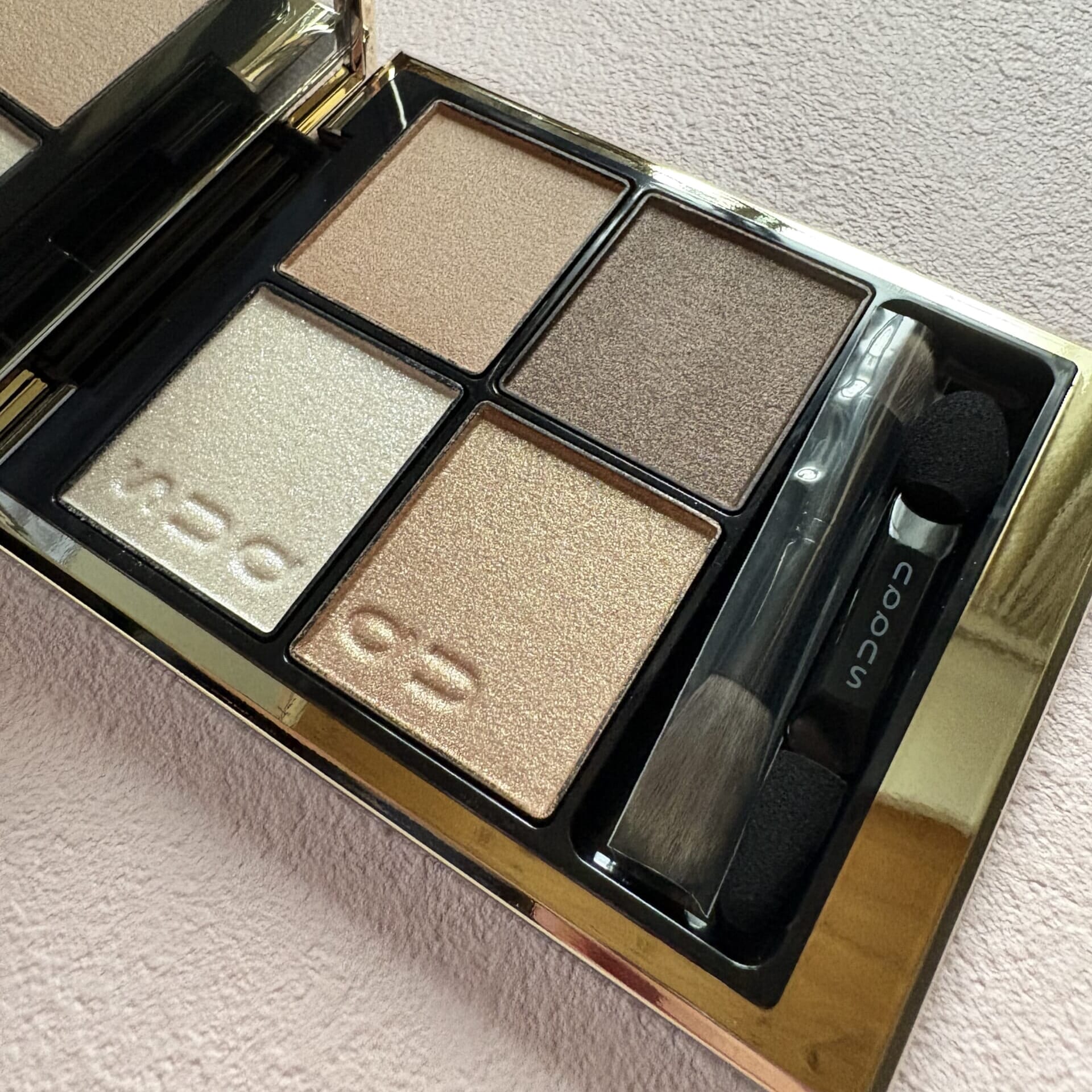 SUQQUアイシャドウ秋新色】シグニチャーカラーアイズ 15-凛覗